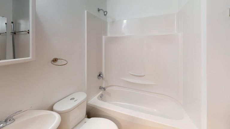 6059 Shirley St Bathroom