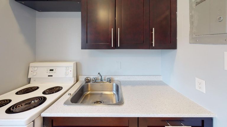 6059 Shirley St Kitchen
