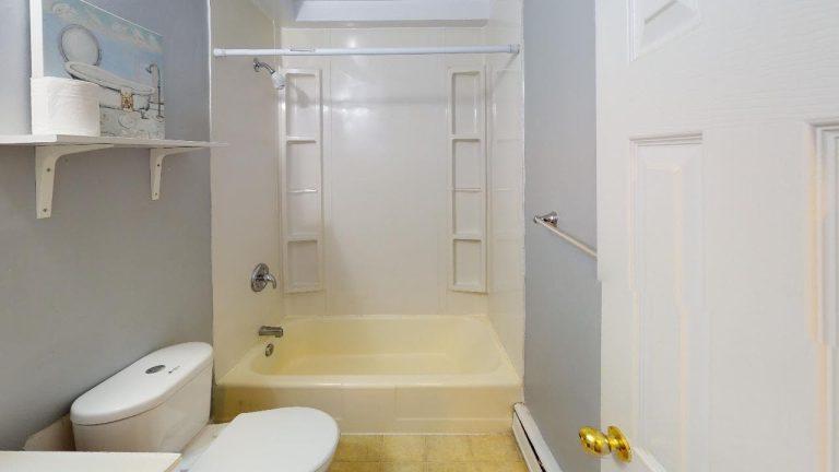 6059 Shirley Street Apartment 16 Bathroom