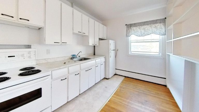 6060 South St APT 11 Kitchen