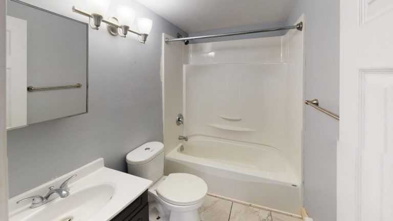 6060 South St Apt 1 Bathroom