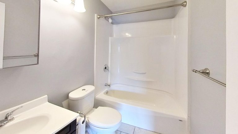 6060 South Street Apartment 9 Bathroom