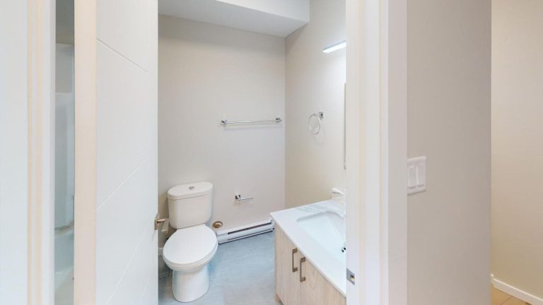 6140 Lady Hammond Road Apartment 101 Bathroom