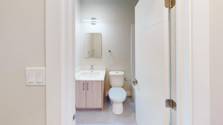 6140 Lady Hammond Road Apartment 102 Bathroom