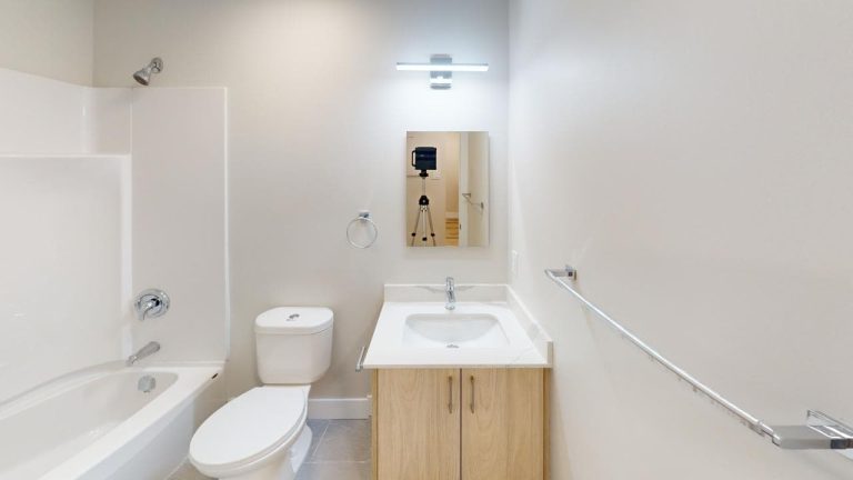 6140 Lady Hammond Road Apartment 303 Bathroom