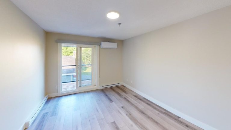 6140 Lady Hammond Road Apartment 303 Living Room