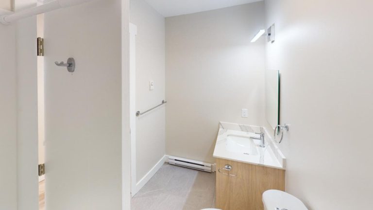 6140 Lady Hammond Road Apartment 305 Bathroom