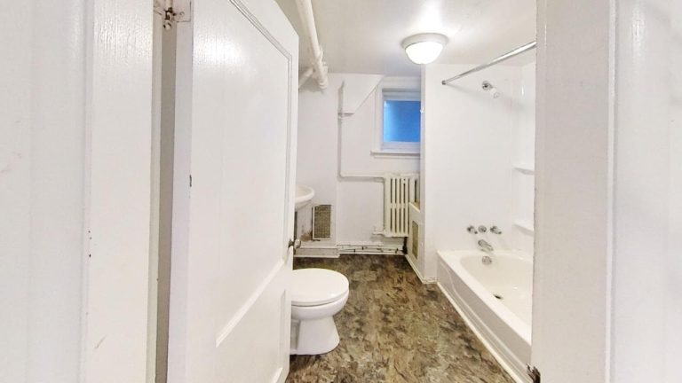 6461 Waegwoltic Avenue Apartment 6 Bathroom