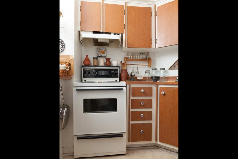 804 Kitchen 2
