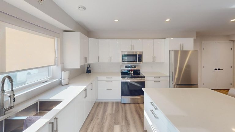 3184 Isleville Street Kitchen